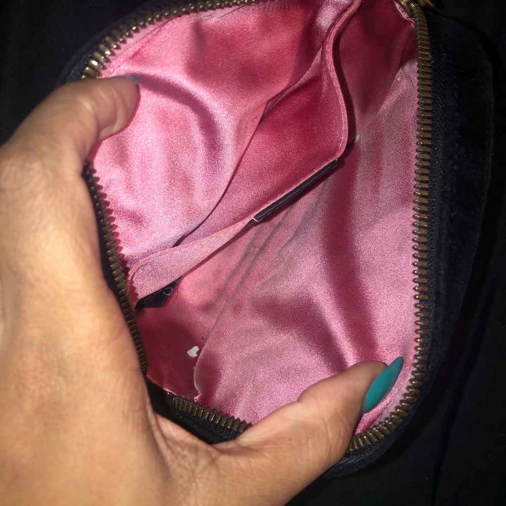 Gucci fanny pack 🔴SOLD🔴 - Picture 2 of 5